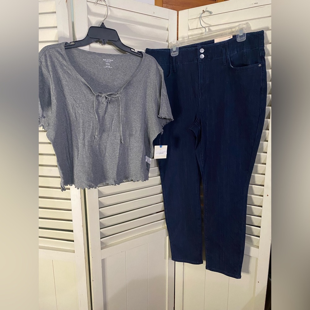 Two piece outfit including NWT NYDJ skinny jeans and a NWT Sonoma top